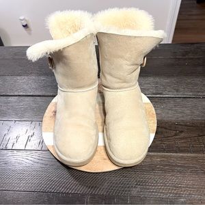 Cream colored Bailey button mid height Uggs